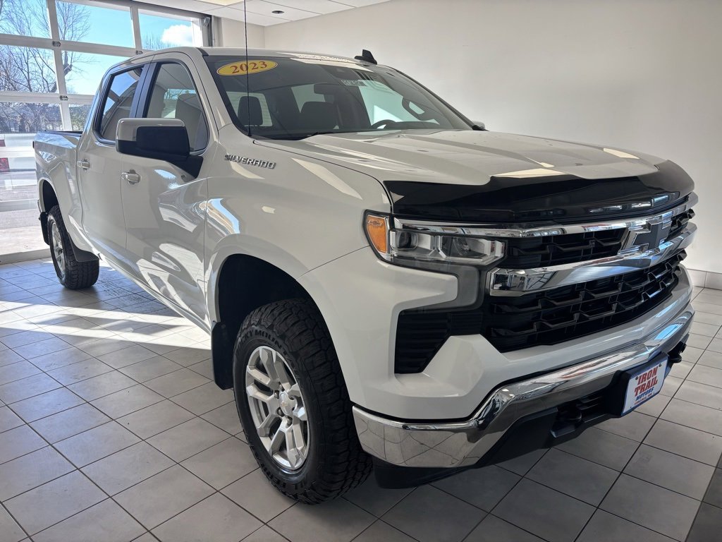 2023 Chevrolet Silverado 1500 LT photo 2