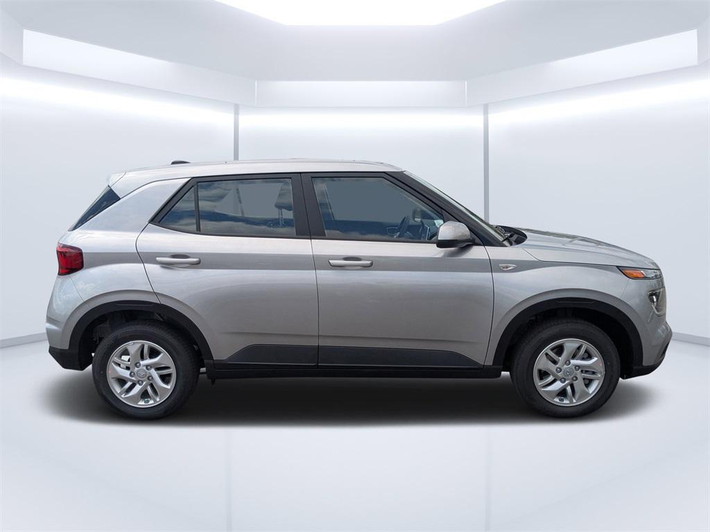 2025 Hyundai Venue SE photo 2