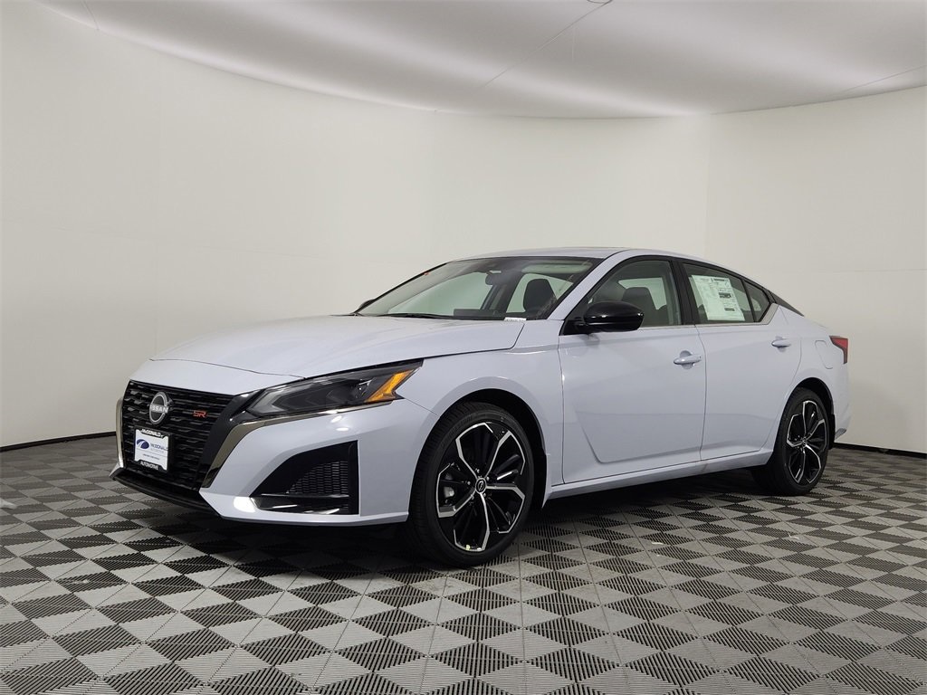 2025 Nissan Altima SR's photo