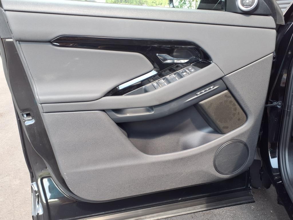 2024 Land Rover Range Rover Evoque Dynamic SE photo 9
