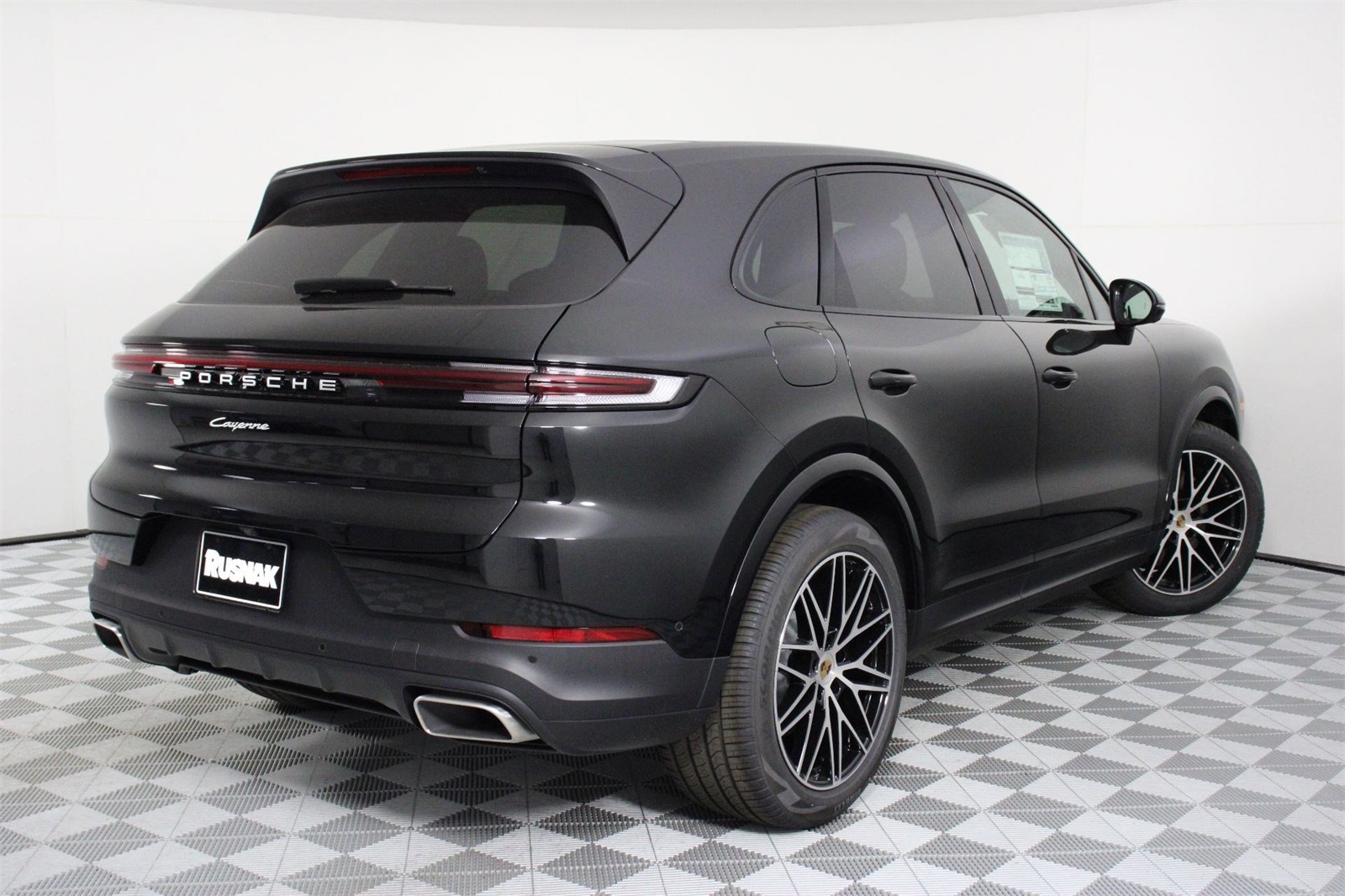 2025 Porsche Cayenne photo 6