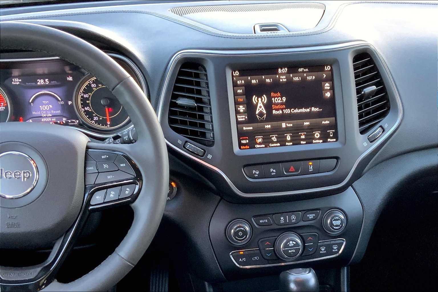 2023 Jeep Cherokee Altitude Lux photo 3