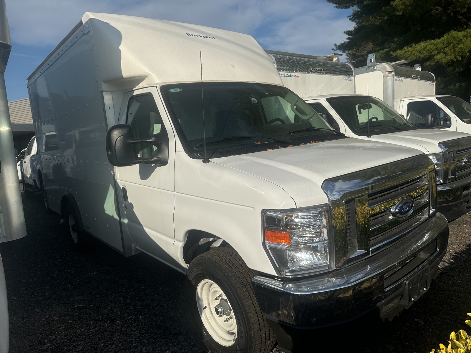 2025 Ford E-350 photo 2