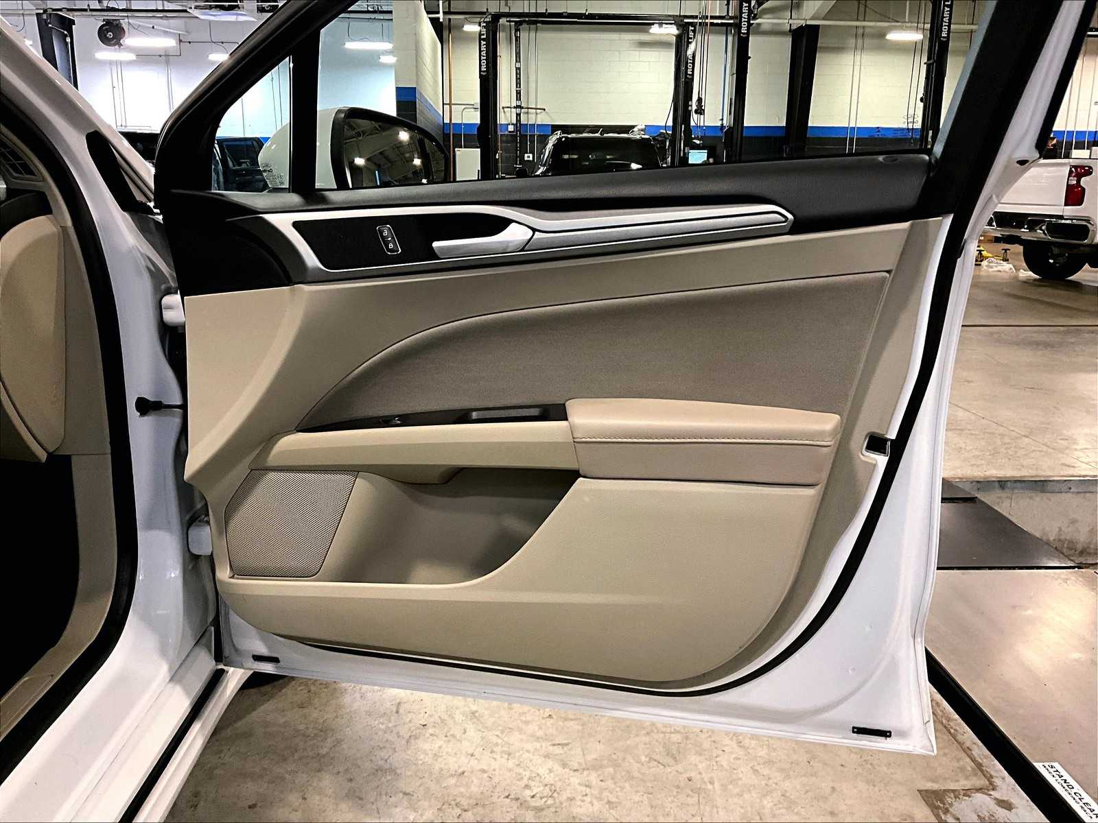 2019 Ford Fusion SE photo 12