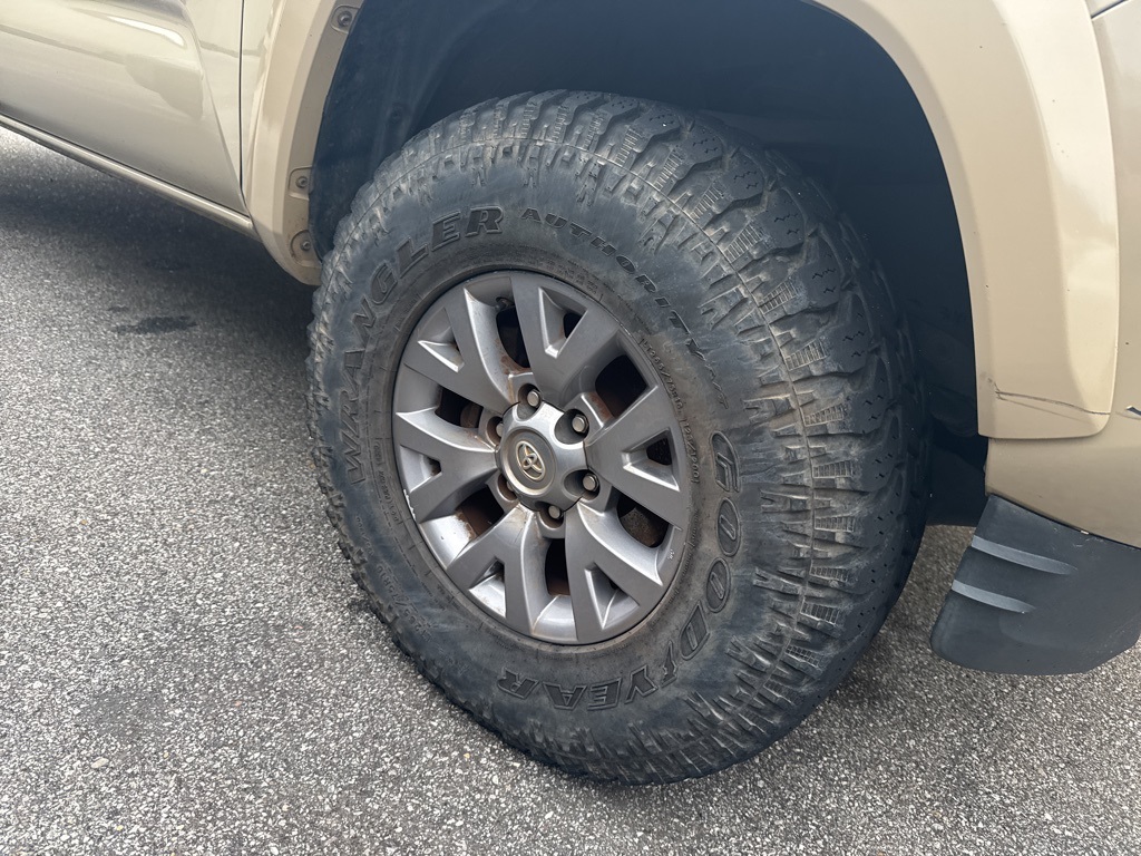 2019 Toyota Tacoma SR5 photo 2