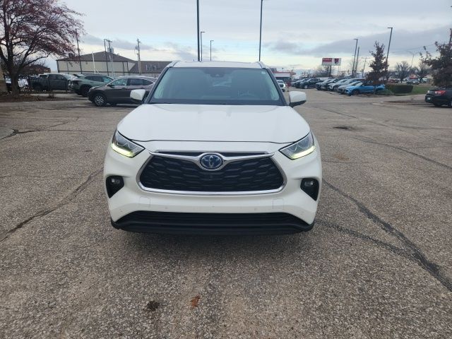 2021 Toyota Highlander Hybrid Limited photo 4