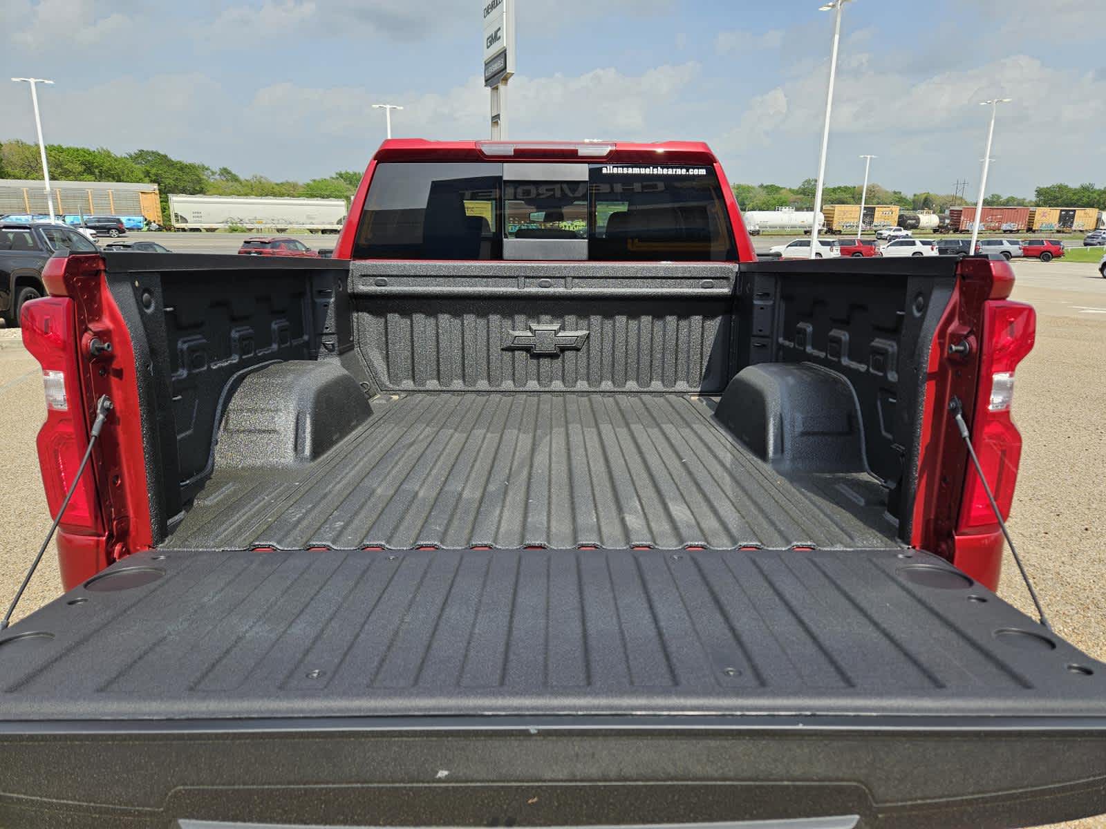 2025 Chevrolet Silverado 1500 RST photo 8