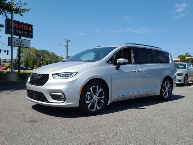 2026 Chrysler Pacifica Pinnacle photo 4
