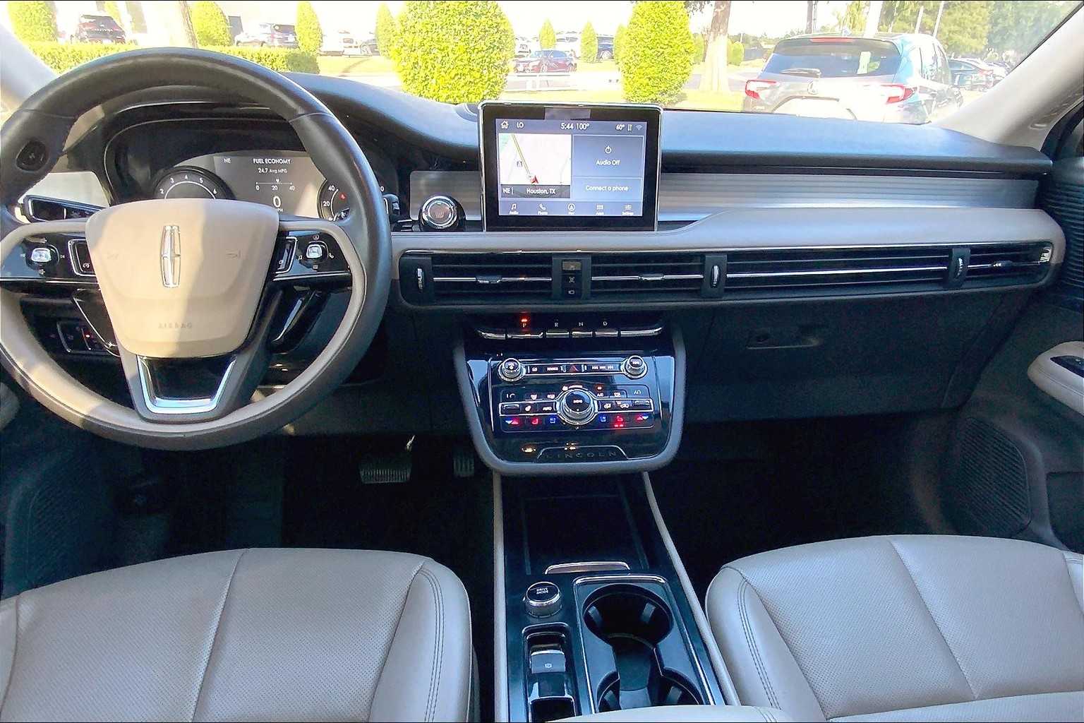 2020 Lincoln Corsair Standard photo 13