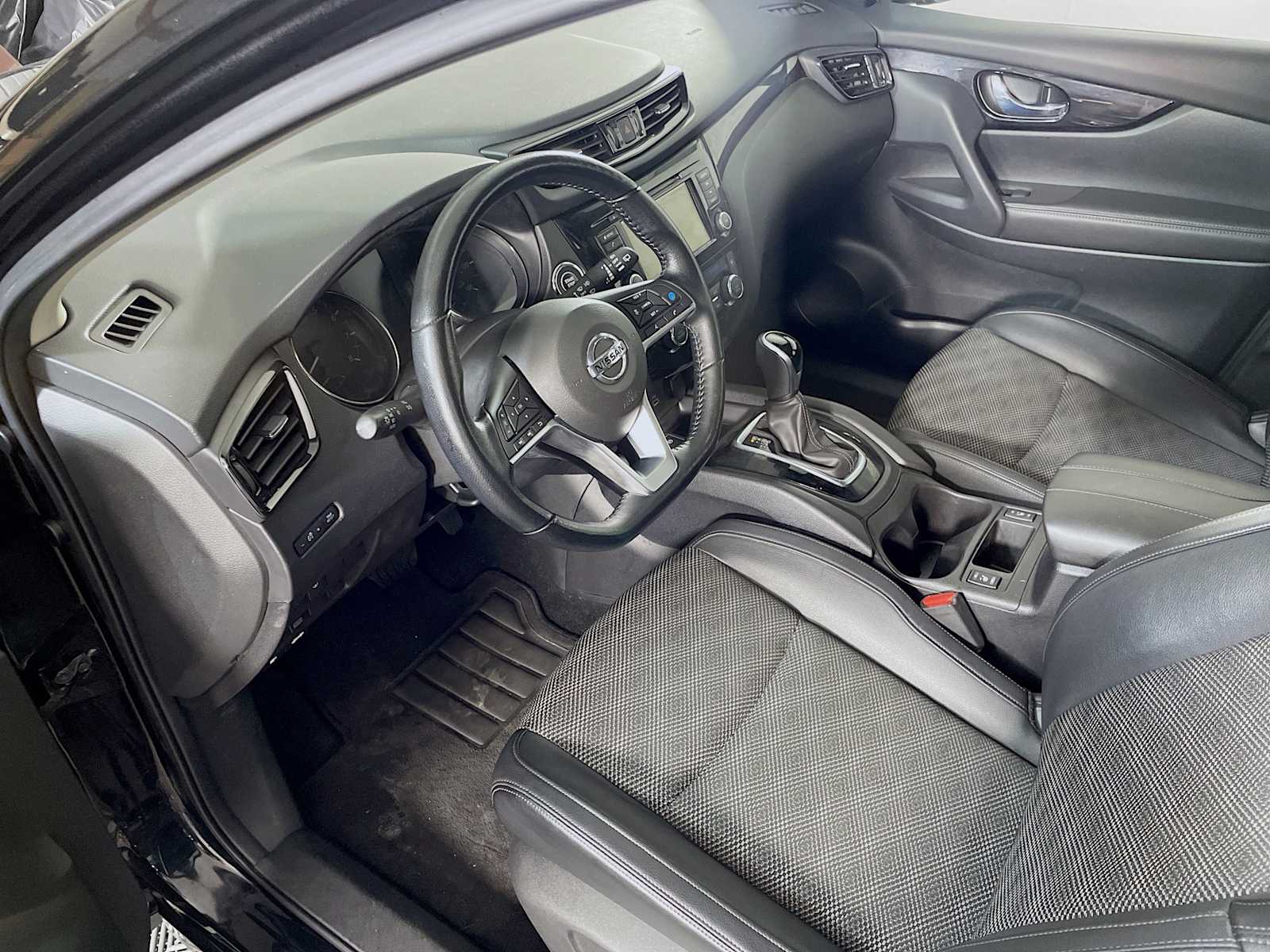 2022 Nissan Rogue Sport SV photo 7