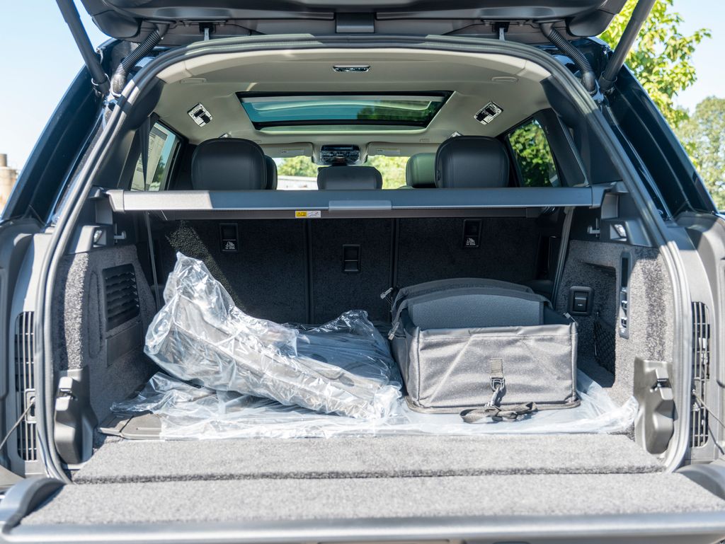 2025 Land Rover Range Rover SE photo 24