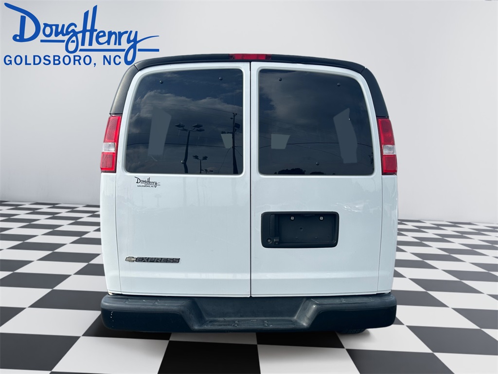 2020 Chevrolet Express Passenger 3500 photo 4