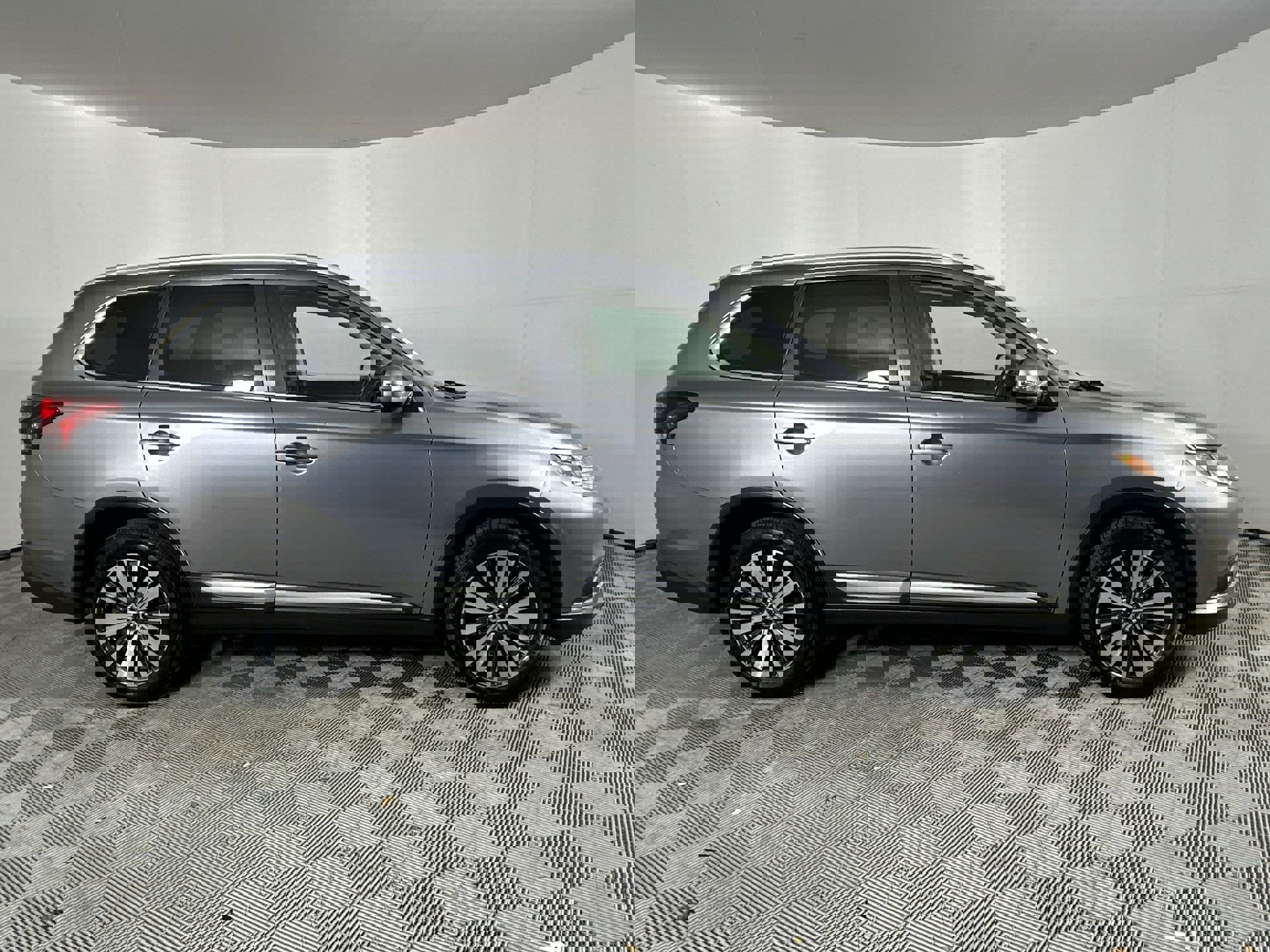 2020 Mitsubishi Outlander SEL photo 9