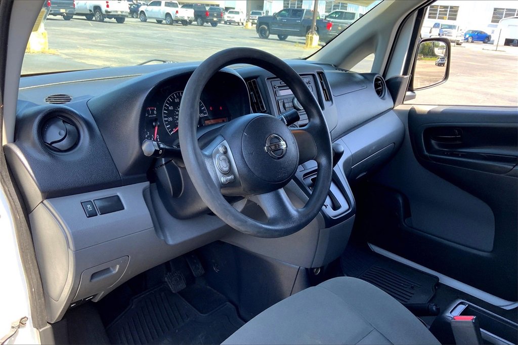 2017 Nissan NV200 S photo 13
