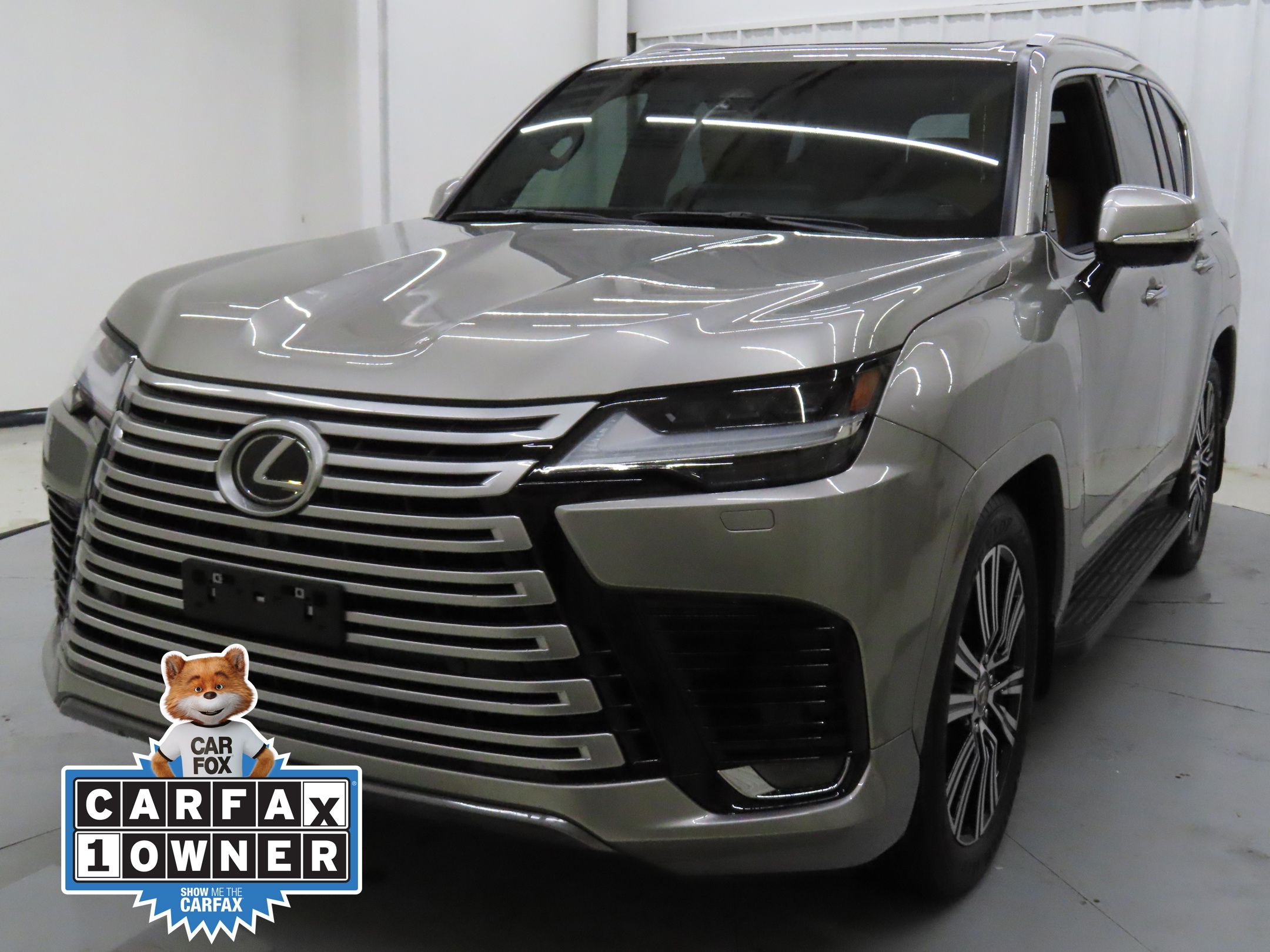 2025 Lexus LX 600 Luxury photo 3