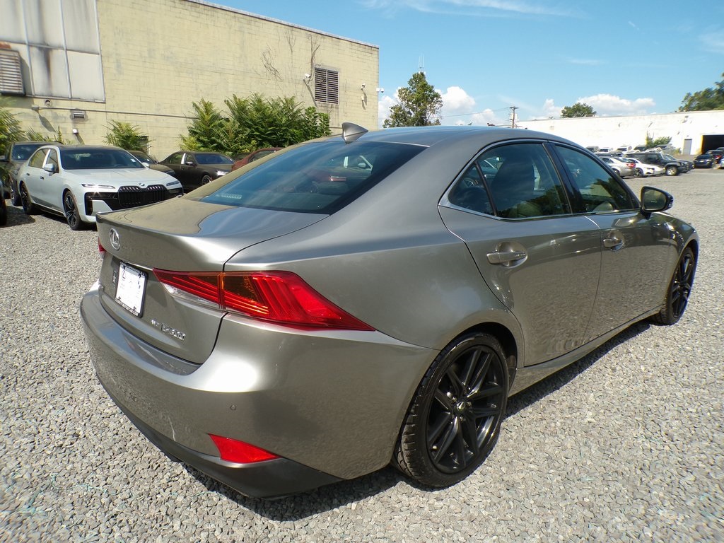 2019 Lexus IS 300 photo 4