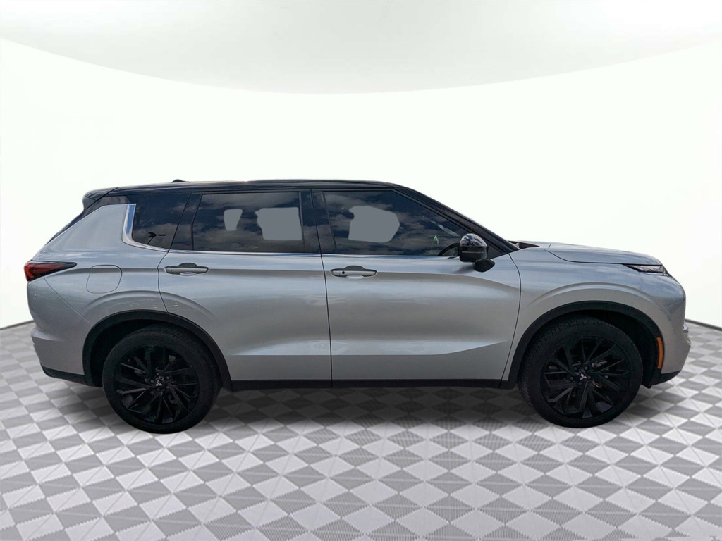 2023 Mitsubishi Outlander SEL photo 2