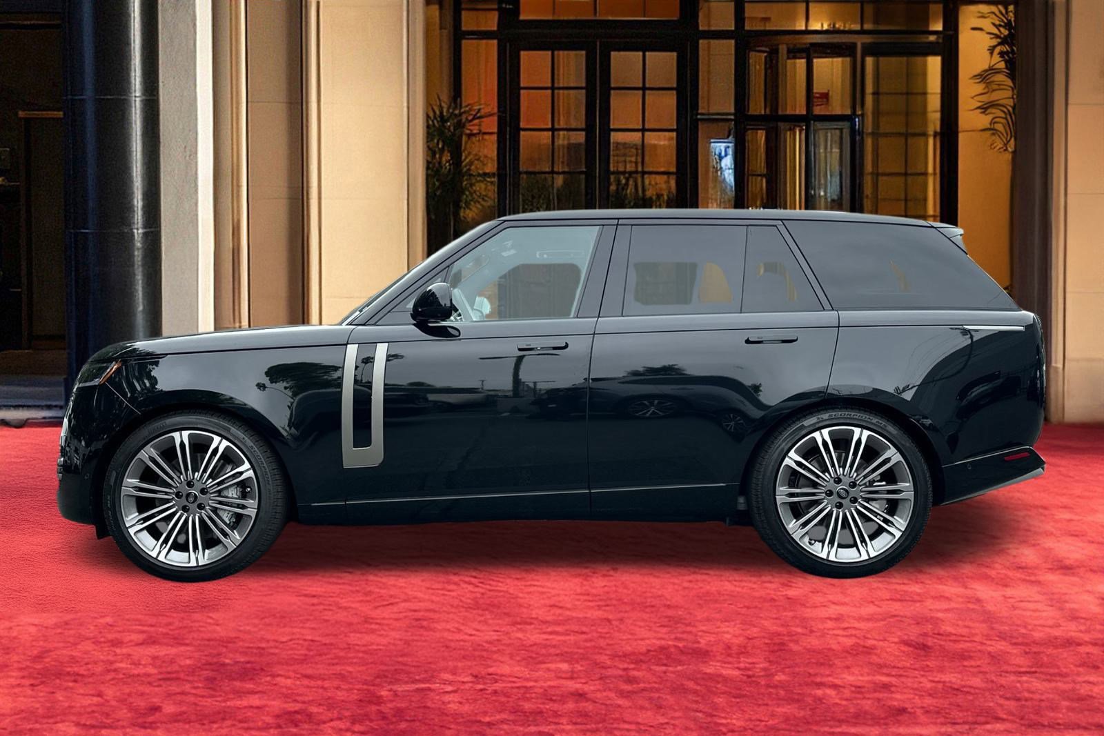 2025 Land Rover Range Rover SE photo 2