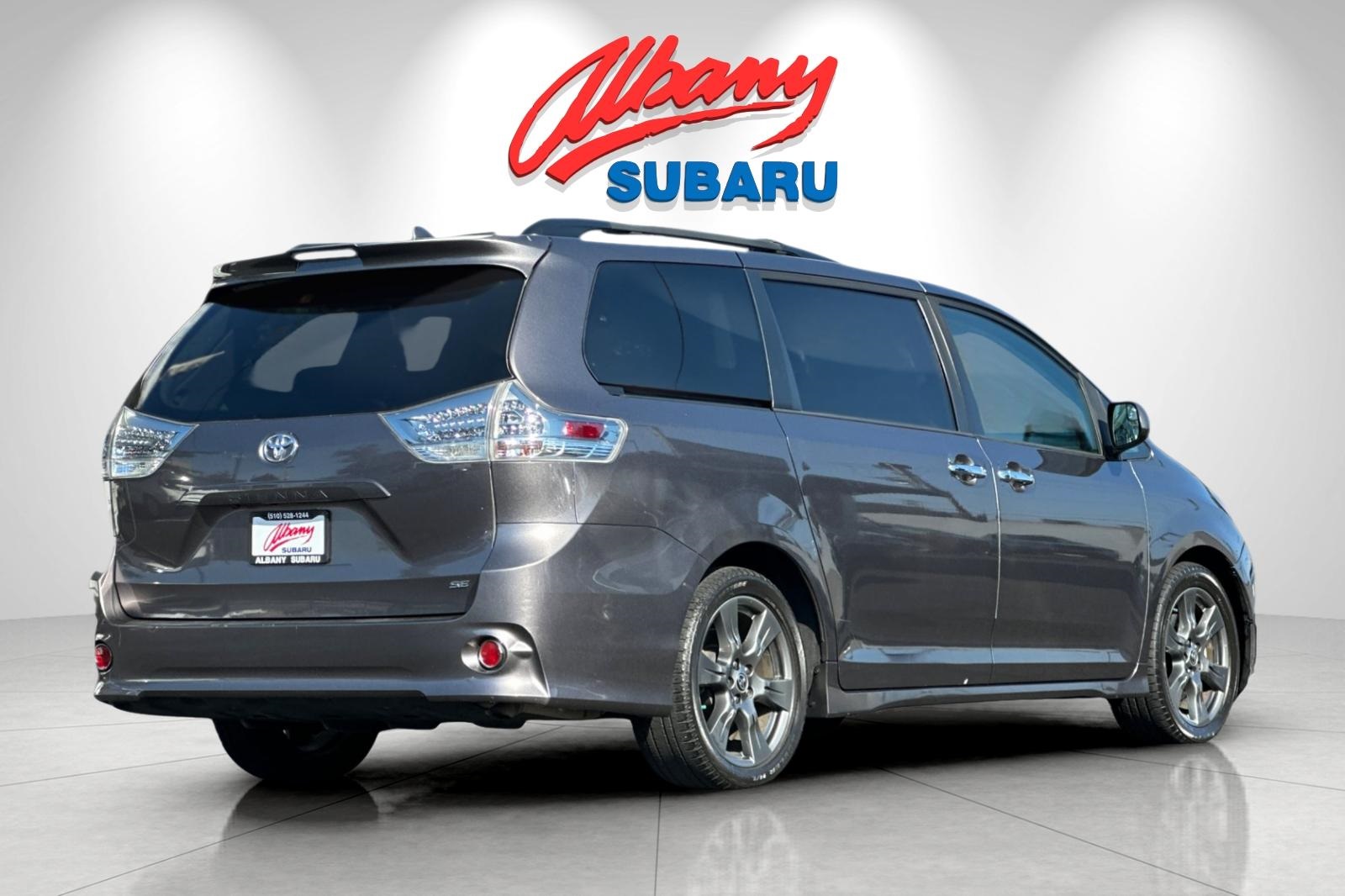 2020 Toyota Sienna SE photo 4