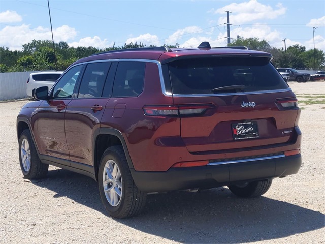 2025 Jeep Cherokee Laredo photo 4