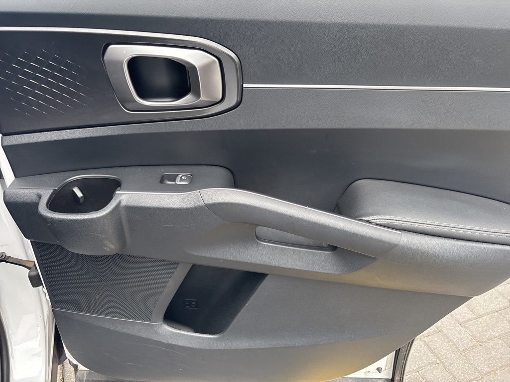 2023 Kia Sorento LX photo 32