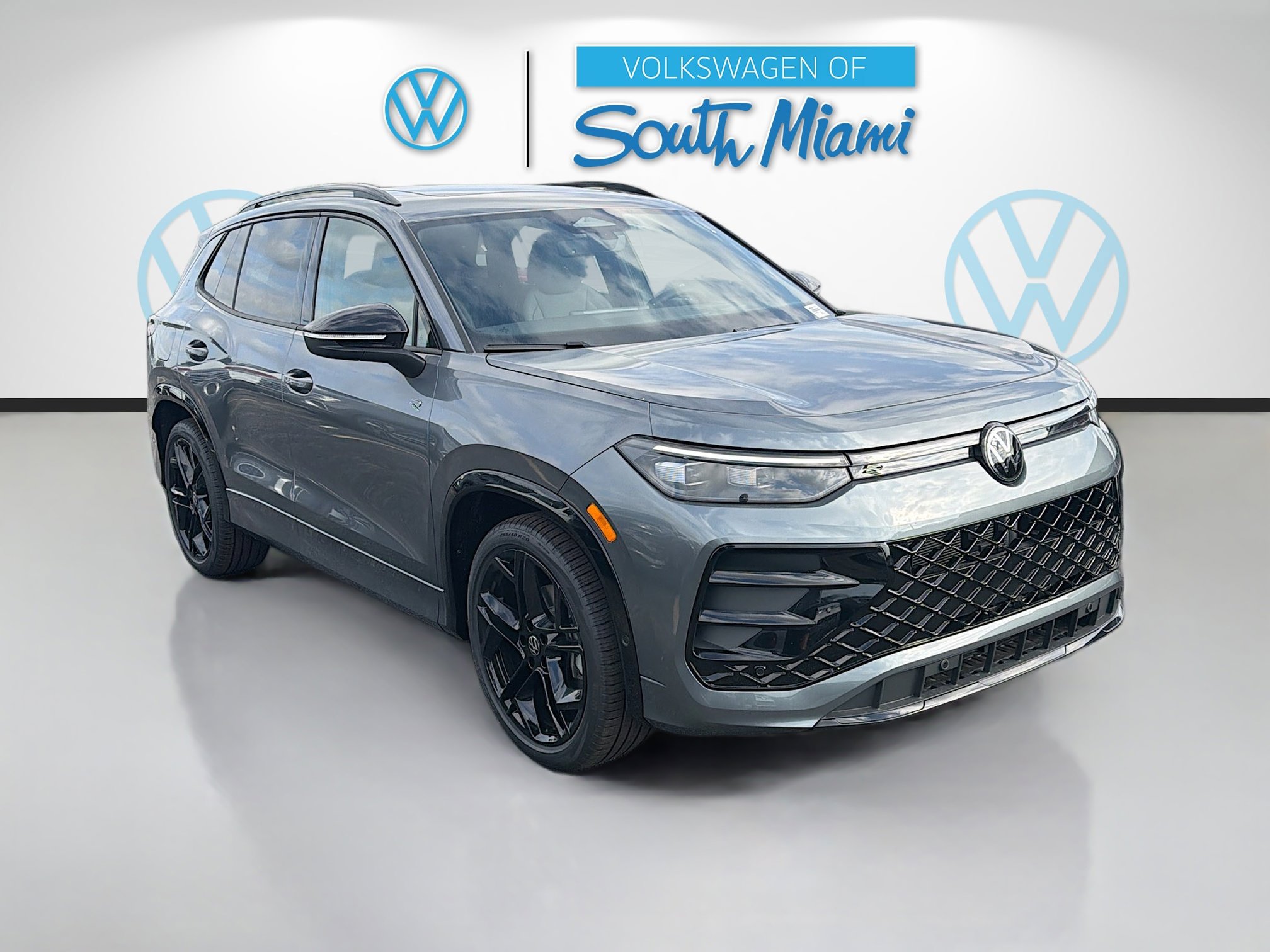 2026 Volkswagen Tiguan SE R-LINE BLACK's photo