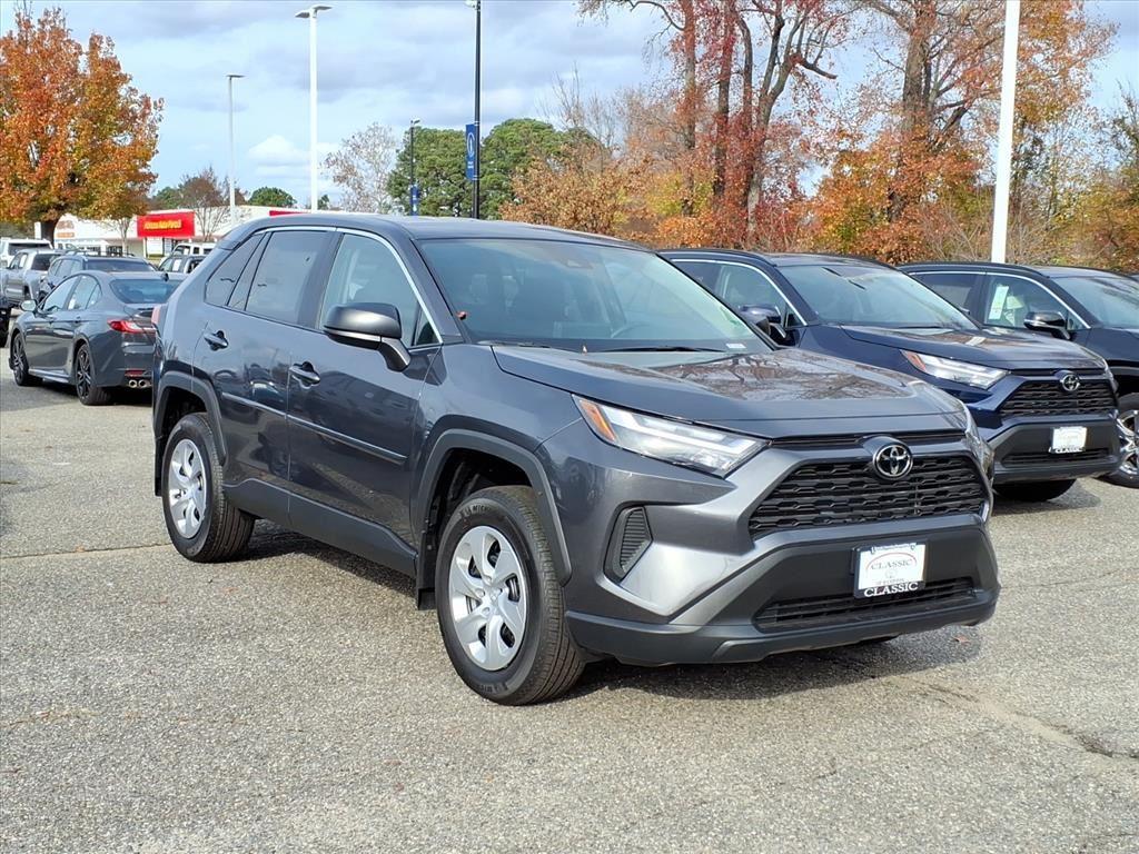 2025 Toyota RAV4 LE's photo