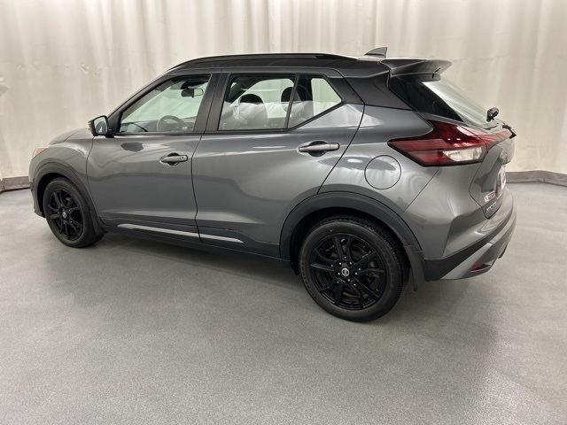 2021 Nissan Kicks SR photo 2