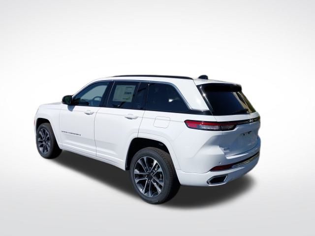 2025 Jeep Grand Cherokee Overland photo 16