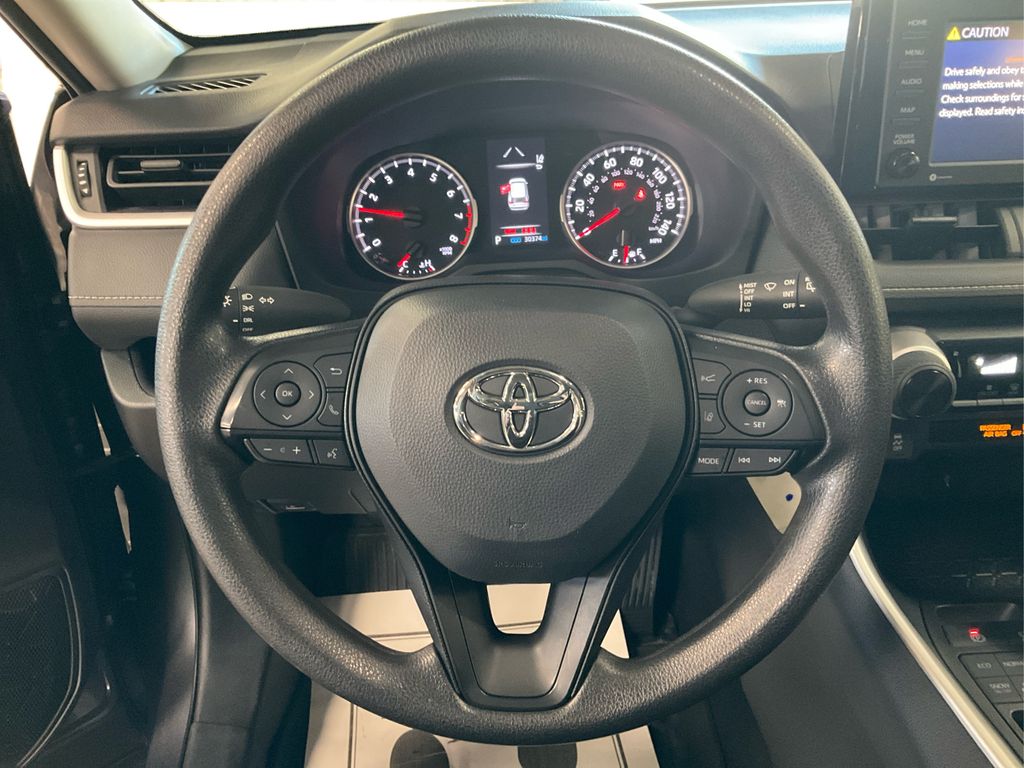 2022 Toyota RAV4 LE photo 16