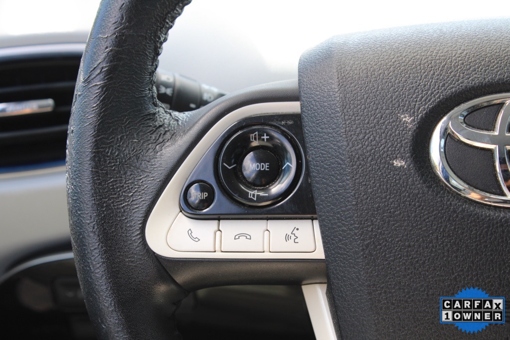 2017 Toyota Prius Four photo 17