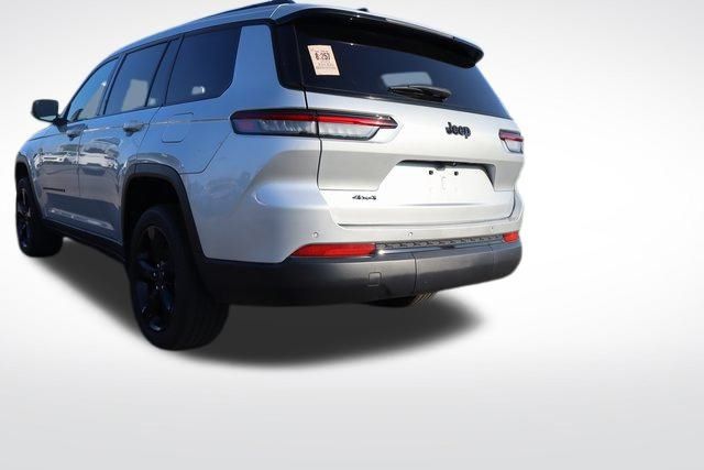 2023 Jeep Grand Cherokee Altitude photo 3