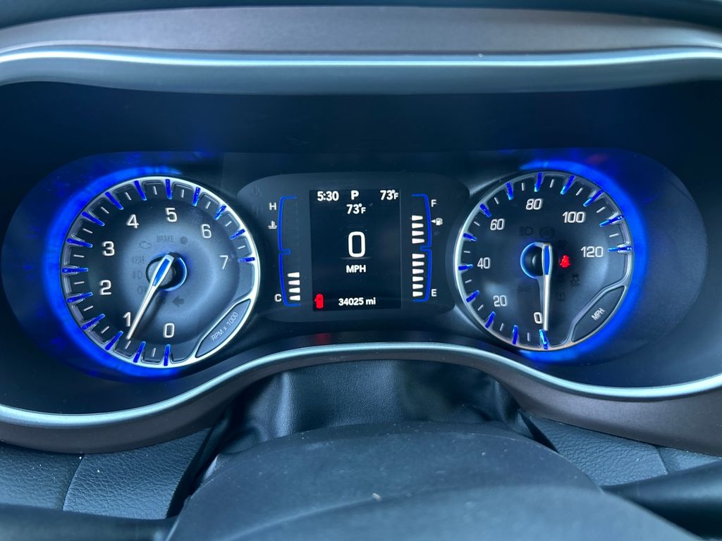 2022 Chrysler Voyager LX photo 14