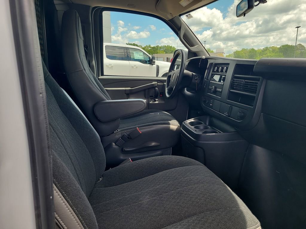 2023 Gmc Savana Cargo 2500 photo 23
