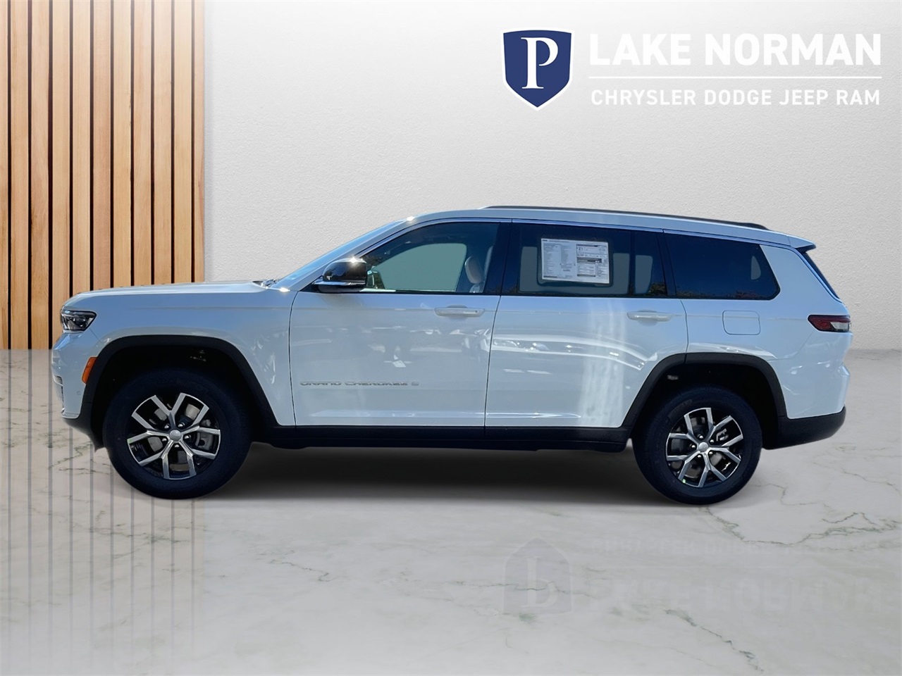 2025 Jeep Grand Cherokee Limited photo 2