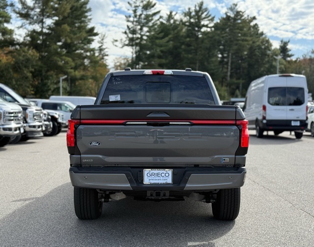 2025 Ford F-150 Lightning Lariat photo 3