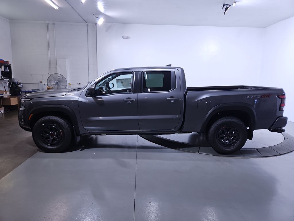 2025 Nissan Frontier PRO-4X photo 2