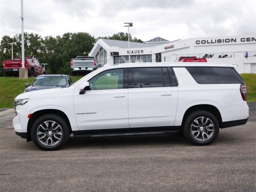 2021 Chevrolet Suburban LT photo 4
