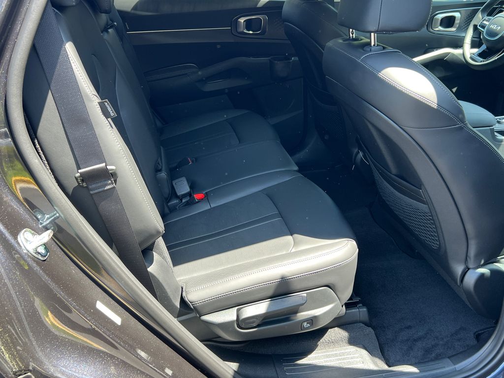 2025 Kia Sorento S photo 15