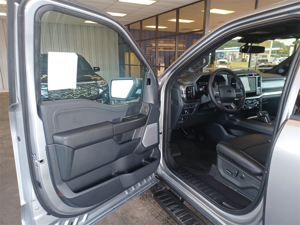 2025 Ford F-150 Lariat photo 11