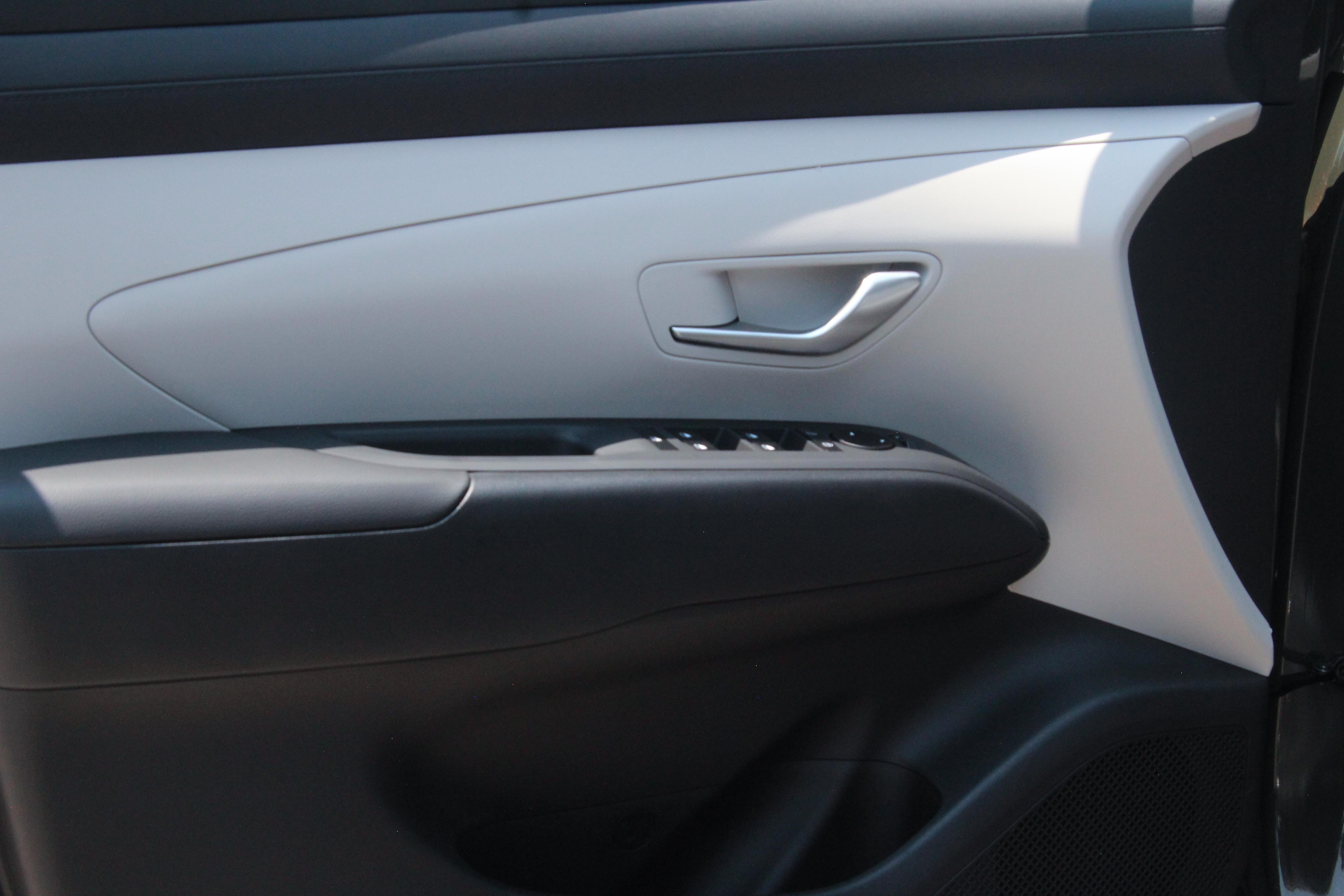 2025 Hyundai Tucson SEL photo 2