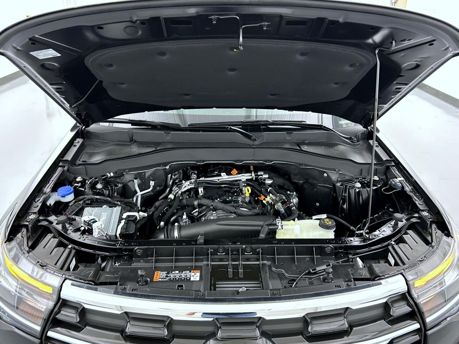 2025 Ford Explorer photo 26