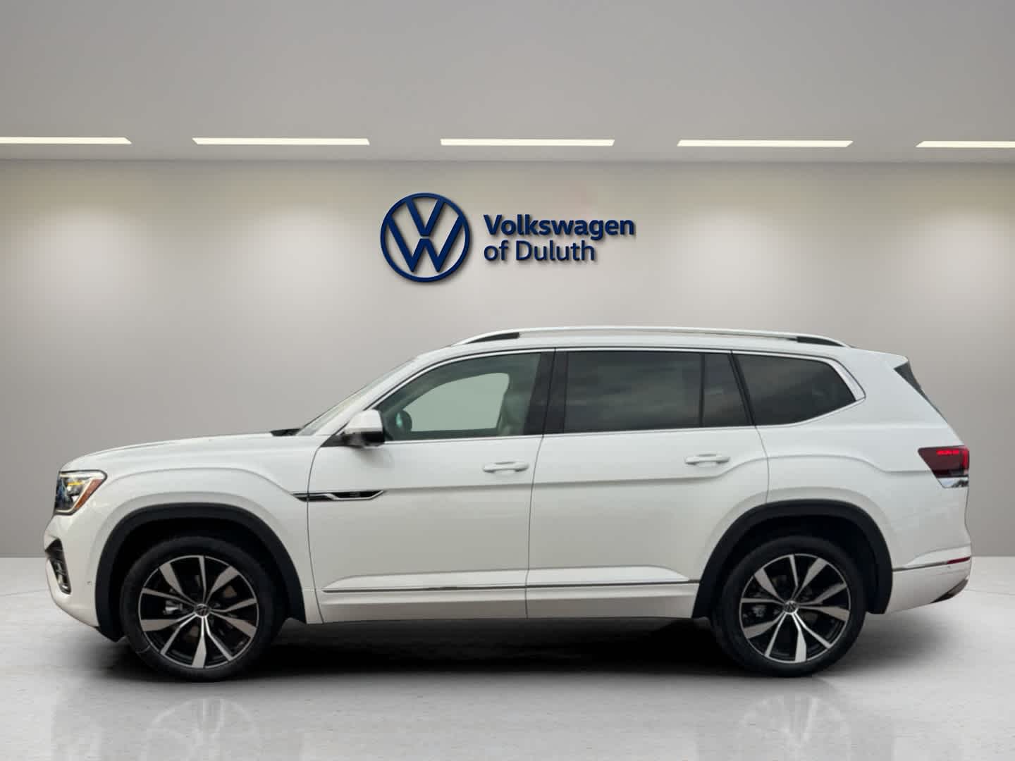 2026 Volkswagen Atlas SEL Premium R-Line photo 2