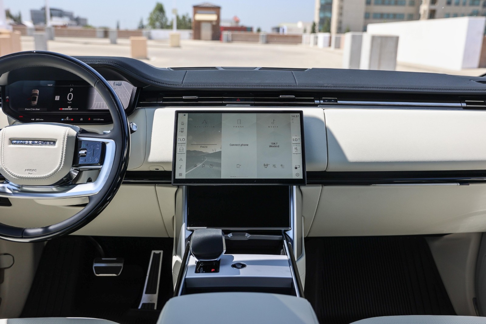 2025 Land Rover Range Rover SE photo 11