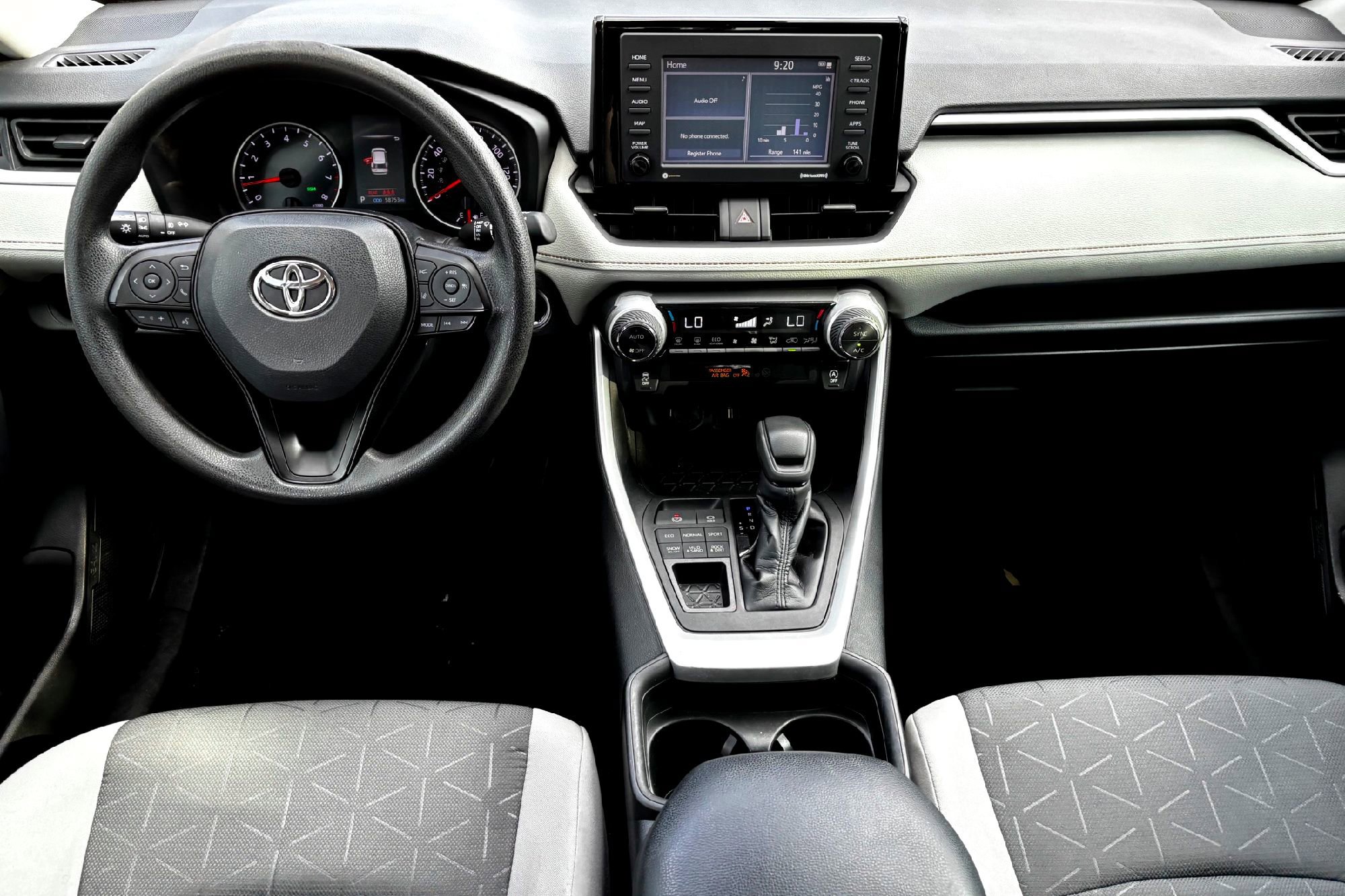 2021 Toyota RAV4 XLE photo 17