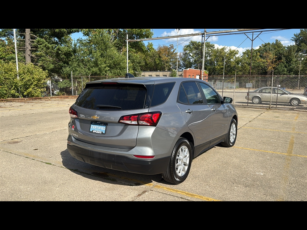 2024 Chevrolet Equinox LS photo 4