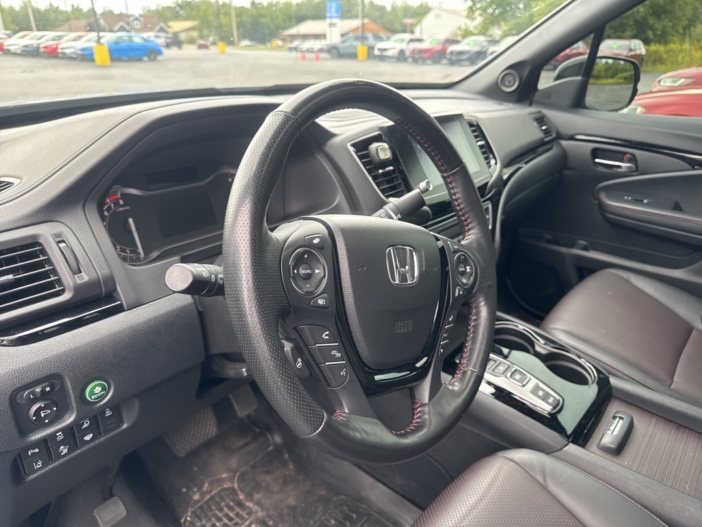 2023 Honda Ridgeline Black Edition photo 3