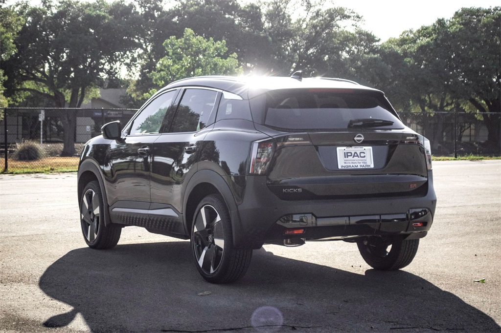 2025 Nissan Kicks SR photo 4