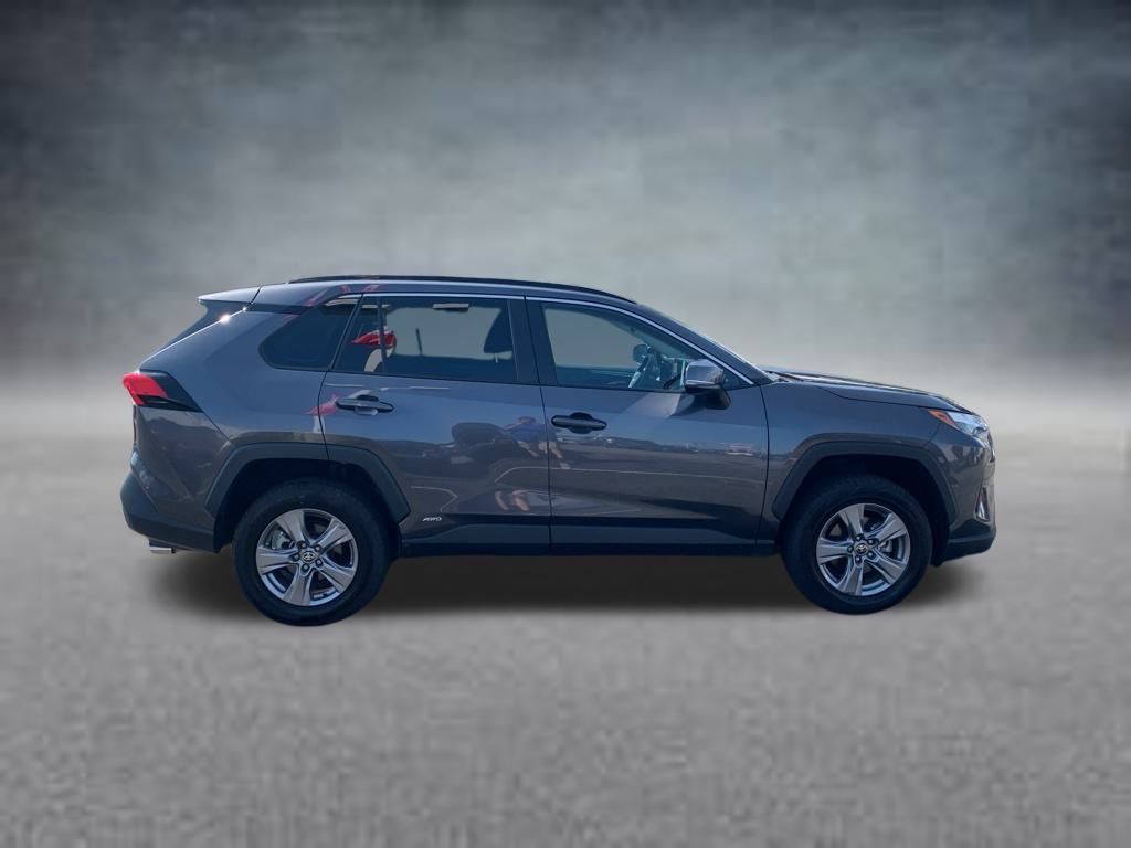2024 Toyota RAV4 Hybrid XLE photo 2