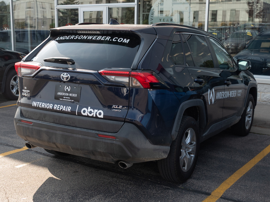 2020 Toyota RAV4 XLE photo 5